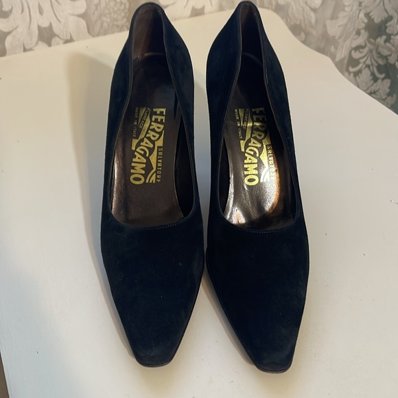 Salvatore Ferragamo vintage black suede heels, EUC, size 6B. - Picture 7 of 10